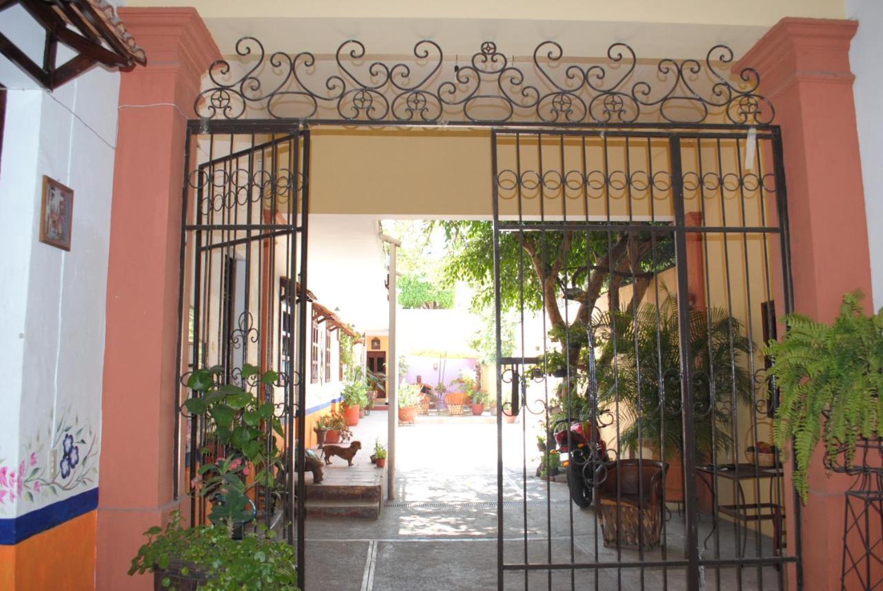La Hacienda Tlaquepaque Hotel Exterior photo